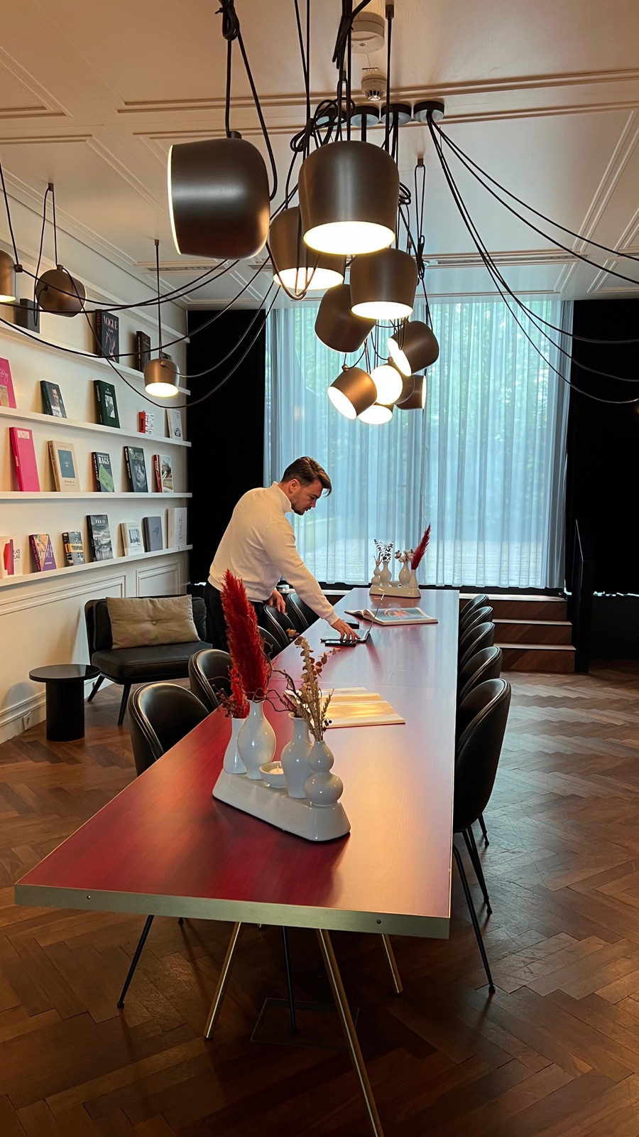 Tom Wenk, Gründer der E-Mail-Marketing Agentur Advertal, bei der Strategiearbeit