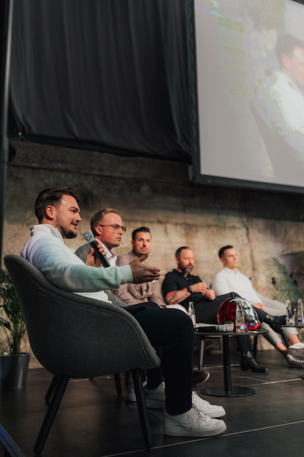 Tom Wenk als Speaker bei einer Panel-Diskussion über Marketing-Automatisierung